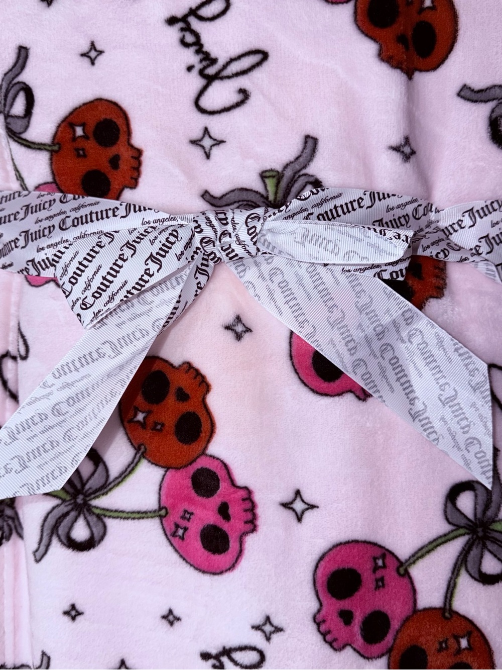 Juicy Couture twin plush blanket, featuring a pink skull cherries design - Picture 3 of 9